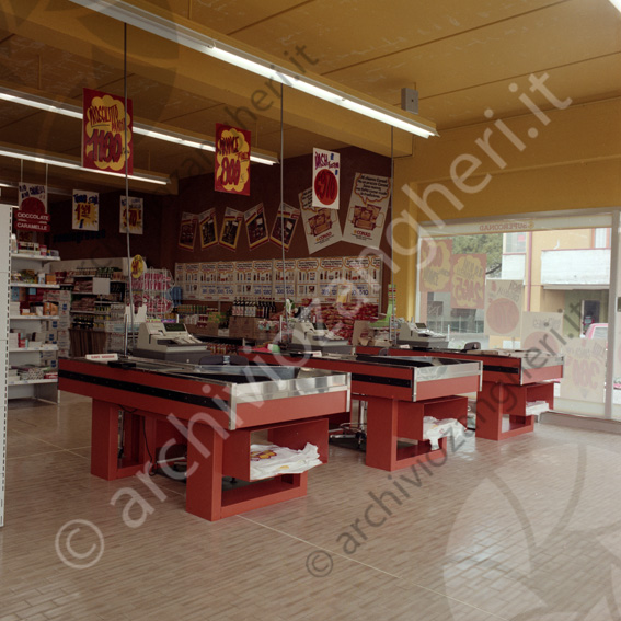 SUPER CONAD Borgo S.Michele interni supermercato casse