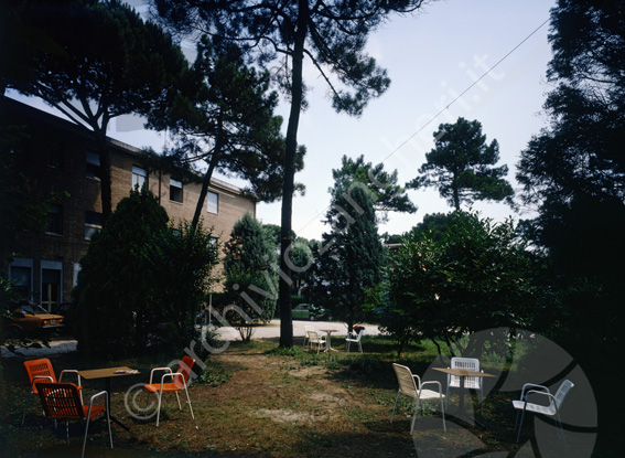 Hotel Stella Maris Milano Marittima esterno Tavoli sedie alberi giardino