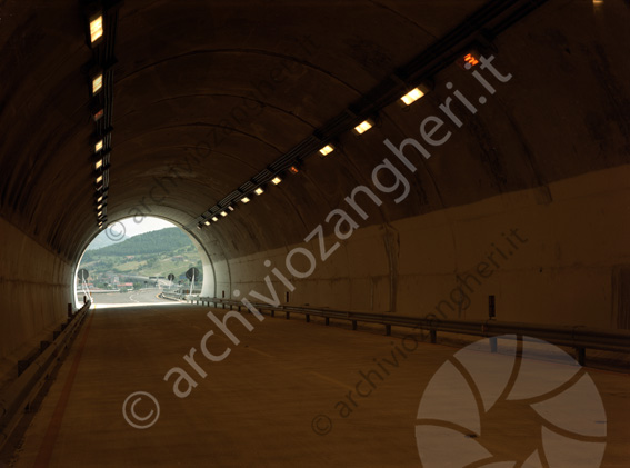E7 E45 Strada superstrada tunnel montagna