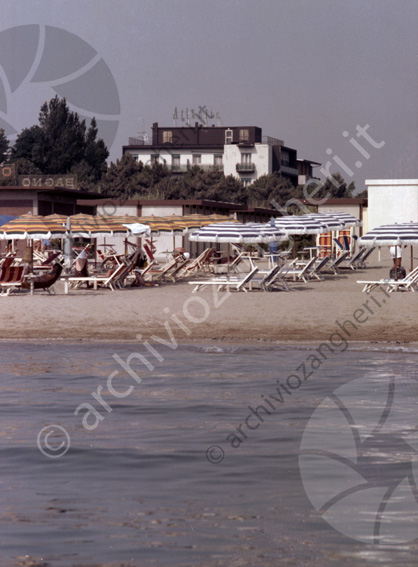 Hotel Atlantic Milano Marittima veduta dal mare (ora Hotel Gregory) Mare riva spiaggia ombrelloni lettini stabilimento balneare bagno