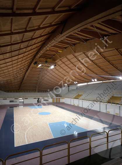 Palazzetto dello Sport CARISPORT Struttura in legno tetto campo da basket tribune