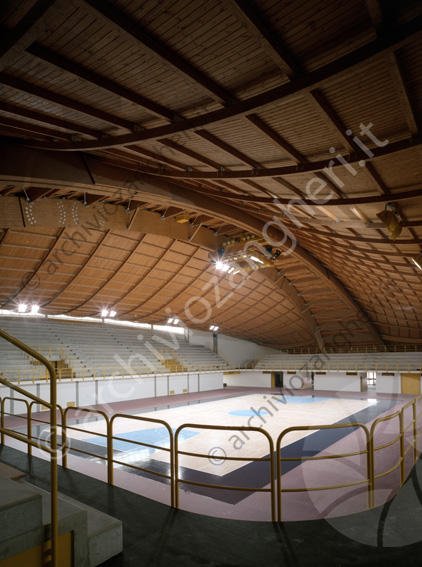Palazzetto dello Sport CARISPORT Struttura in legno tetto campo da basket tribune