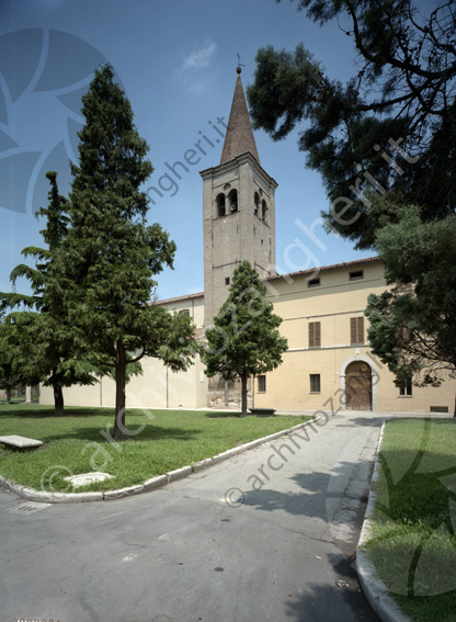 Basilica Collegiata di San Rufillo Forlimpopoli Giardino alberi campanile