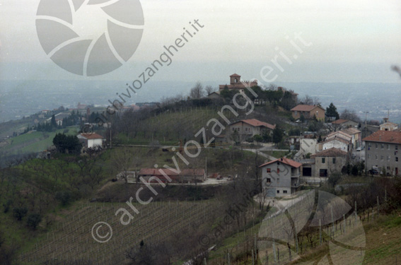 Panoramica di Montenovo Veduta case campi coltivati