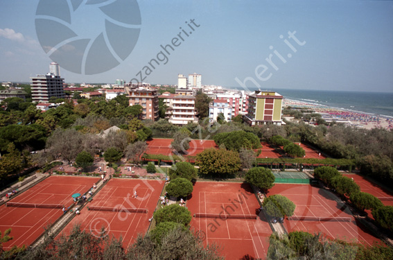 Hotel Helios Milano Marittima campi da tennis tennisti alberi panoramica veduta grattacielo royal
