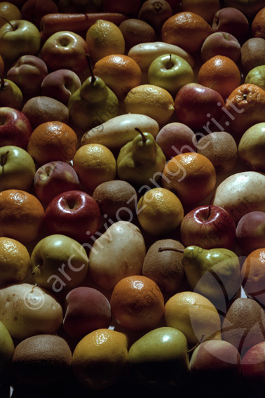 Foto frutta generiche arance limoni mele pesche kiwi patate pere
