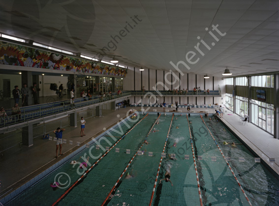 Piscina comunale di Cesena esterno Centro Natatorio Comunale di Cesena Istruttori di nuoto pubblico tribune scalette corsie nuotatori bandierine
