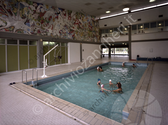 Piscina comunale di Cesena esterno Centro Natatorio Comunale di Cesena Piscina per bambini e disabili acqua bassa scaletta