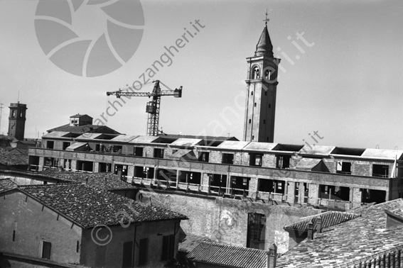 Cantiere edile O.I.R. costruzione gru campanile duomo torre campnaria campanon palazzo capitano