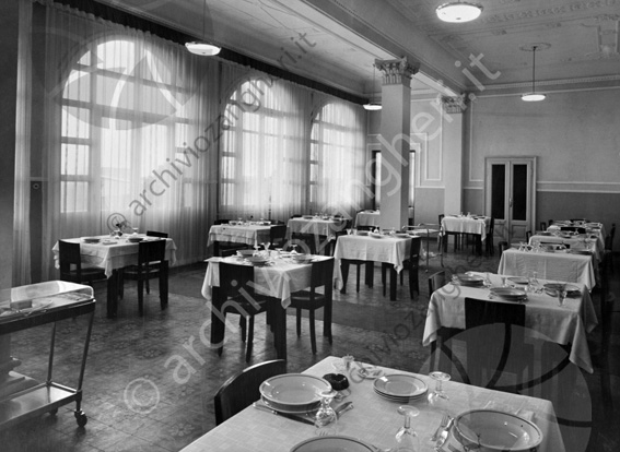 Grand Hotel Cervia sala pranzo (riprod. da 13x18) apparecchiato piatti bicchieri posate sedie carrello vetrata sedie tavoli