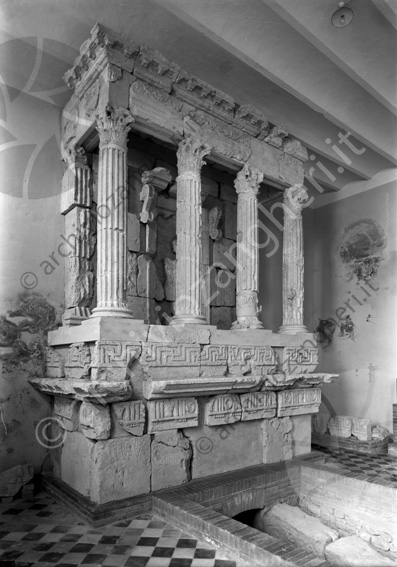 Museo di Sarsina Mausoleo di Rufo colonne romane greca capitelli