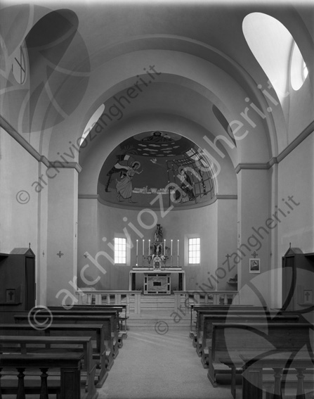 Interno Chiesa di Montereale volta dipinto affresco panche confessionale altare abside