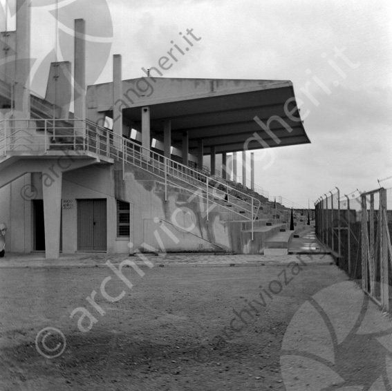Stadio tribune campo sportivo di Cesena tettoia colonne gradinate ringhiera campo sportivo