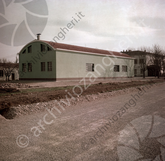 Palestra scuola Agraria capannone strada