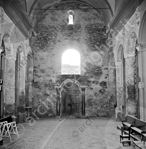Duomo di Sarsina Lavori di ristrutturazione interno navata centrale portale panche cavalletti 