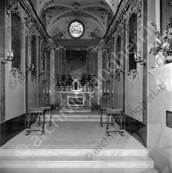 Duomo di Sarsina Lavori di ristrutturazione Cappella di San Vicinio inginocchiatoi gradini marmo dipinti altare candelabri