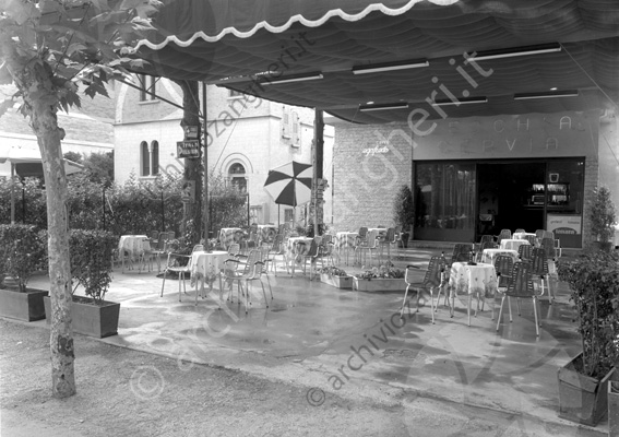 Vecchia Cervia esterno Bar Viale Roma Cervia tettoia veranda tavolini sedie ombrellone gelati tanara caffè segafredo Itala Pilsener