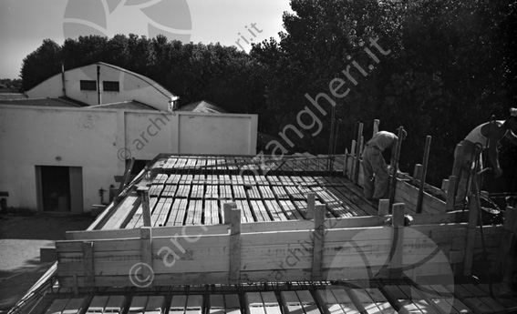Cantiere costruzione capannone Buscaroli solaio tetto armatura capannone
