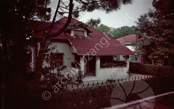 Villa contessa IIa traversa tetto recinzione vasi piante