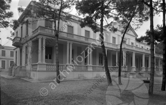 Centro climatico marino Padri Camilliani Milano Marittima porticato portici colonnato terrazza balaustra giardino scale centro climatico marino