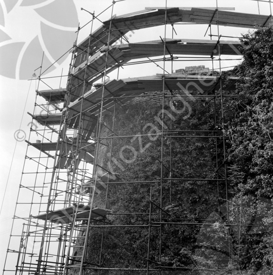 Torrione Rocca Malatestiana di Cesena con impalcatura impalcatura lavori ristrutturazione 