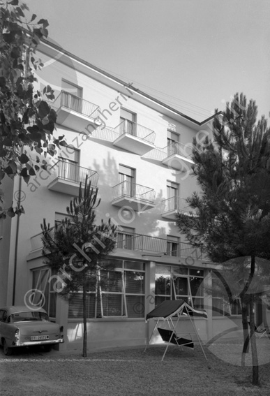Hotel Villa Bruna Milano Marittima esterno dondolo auto terrazze alberelli