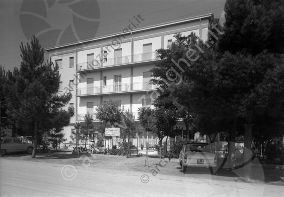 Hotel Esperia esterno Milano Marittima Via VIII Traversa angolo viale 2 giugno Pensione ristorante auto