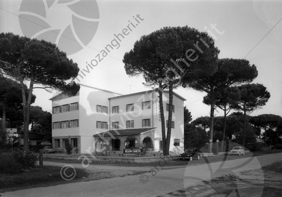 Pensione Biancaneve Ristorante esterno Milano Marittima villa veranda auto vespa ombrelloni giardino alberi