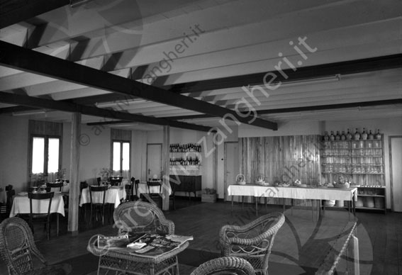 Chalet della Burraia sala pranzo Campigna salone tavoli travi