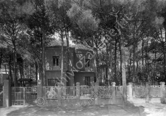 Villa Damerini Milano Marittima recinzione pini alberi cancello
