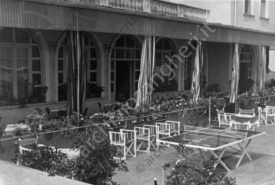 Grand Hotel di Cervia veranda veranda sedie tavolo ping pong 
