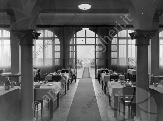 Grand Hotel di Cervia sala pranzo salone colonne corridoio mare tavole apparecchiate