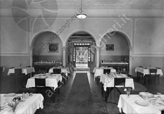 Grand Hotel di Cervia sala pranzo salone colonne corridoio fontana tavole apparecchiate