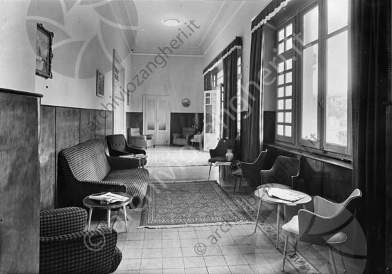 Grand Hotel di Cervia soggiorno corridoio divano poltrone tappeto soggiorno salotto vetrata