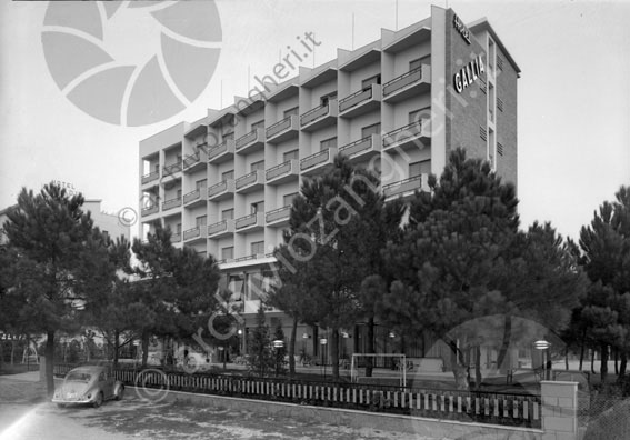 Hotel Gallia Milano Marittima esterno albergo terrazze dondolo auto recinzione