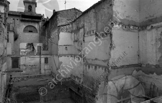 Lavori Palazzo Boni zona chiesa Suffragio Galleria Urtoller demolizione cantiere lavori edili scala