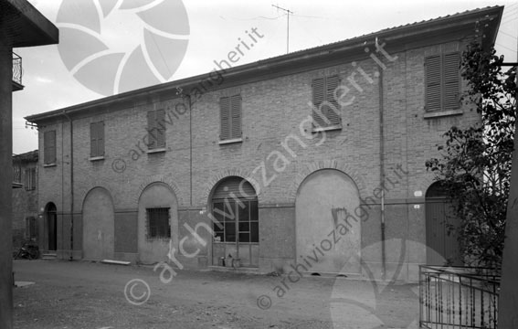 Palazzo Via mura porta fiume (zona S.Domenico) palazzo portone strada sterrata antenna porte murate 40