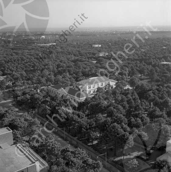 veduta dal Royal Palace di Milano Marittima Colonia centro climatico marino padri Camilliani edificio ristrutturazione alberi