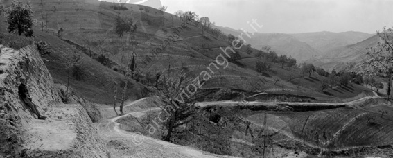 Roncofreddo mezzo negativo strada sterrata collina bambino