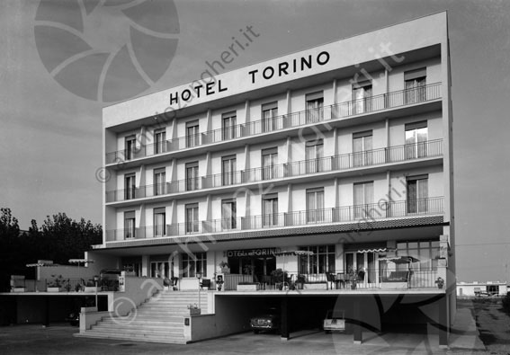 Hotel Torino Cesenatico Esterno albergo scale auto terrazza 
