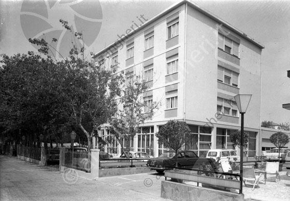 hotel Mocambo Milano Marittima esterno dal mare strada lampione auto albergo sdraio