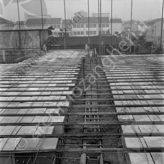 Cantiere Scuole Fiorita Istituto Professionale per il commercio cantiere edile tetto solaio armatura operai scuola primaria fiorita