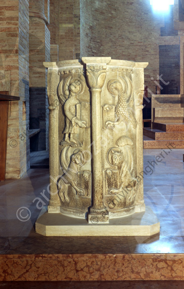 Duomo di Sarsina Leggio ambone bassorilievo scultura