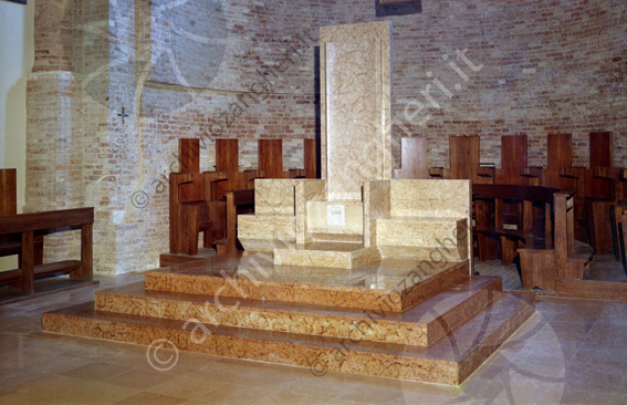 Duomo di Sarsina Tronetto trono sedia scalini marmo