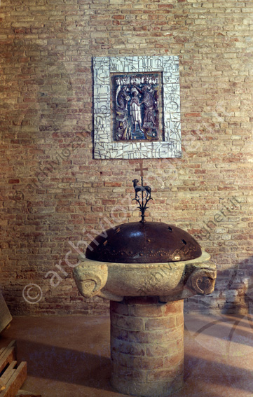 Duomo di Sarsina Fonte battesimale capitelli chiesa cupolina