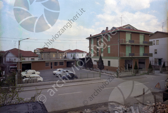 Costruzione Valzania completa parcheggio strada casa auto