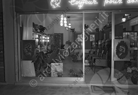 Istituto di bellezza Principessa Nancy Cesenatico salone vetrina negozio Coiffeur pour dame specchi poltrone caschi