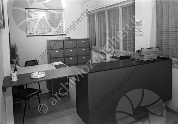 LLOYD Adriatico interno uffici cartina schedario scrivania portapenne macchina da scrivere bancone