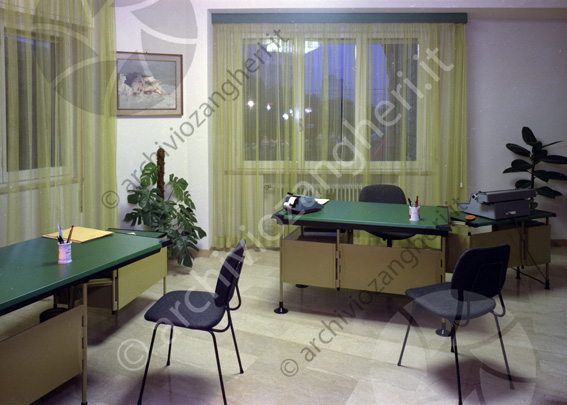 LLOYD Adriatico interno uffici quadro scrivania portapenne sedie calcolatrice