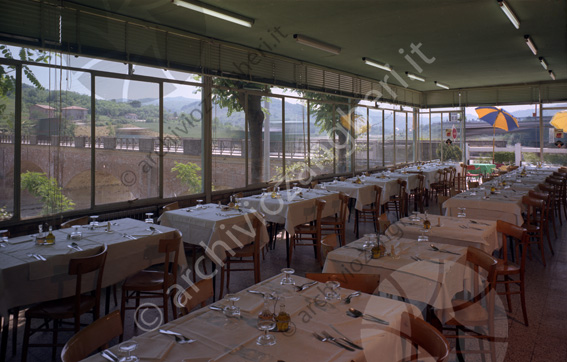 Ristorante Giorgi Ponte Cella Veranda interno vetrata salone tavoli apparecchiati